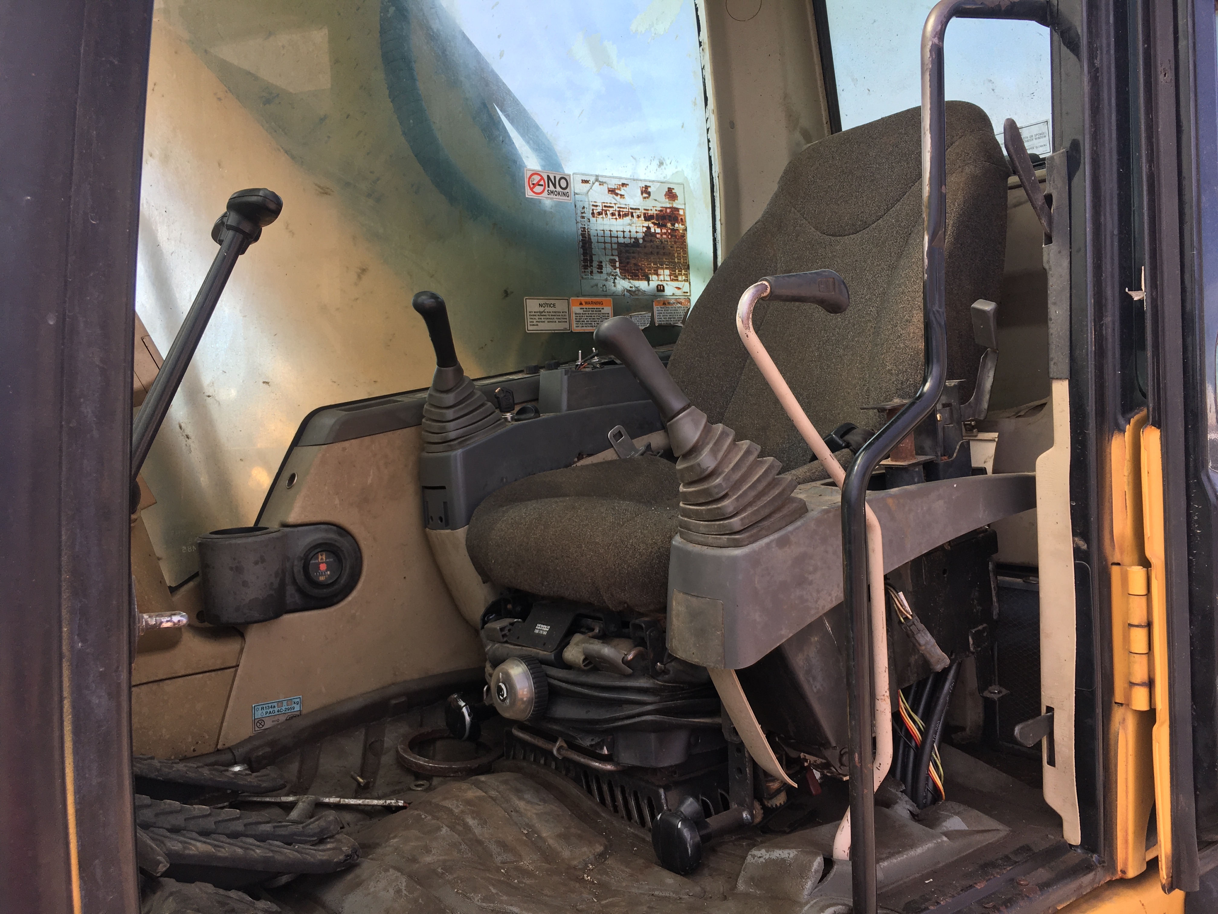 ./imagenes/INVOICE/2019/16303/EXCAVADORA CAT 330C (11).JPG